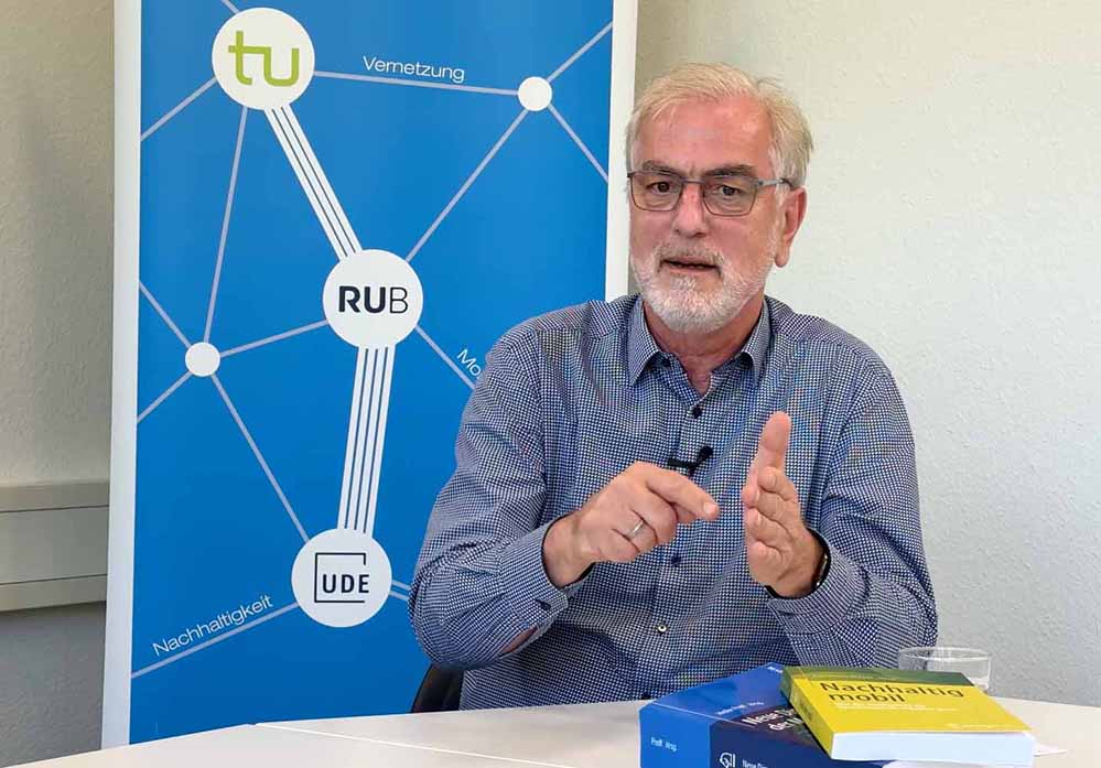 Johannes Weyer diskutiert im Podcast „Systemfehler“ die Verkehrswende in Deutschland